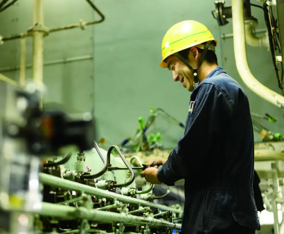 仕上がり状態は、自衛隊側の検査官も立ち合いのもと、チェックします。